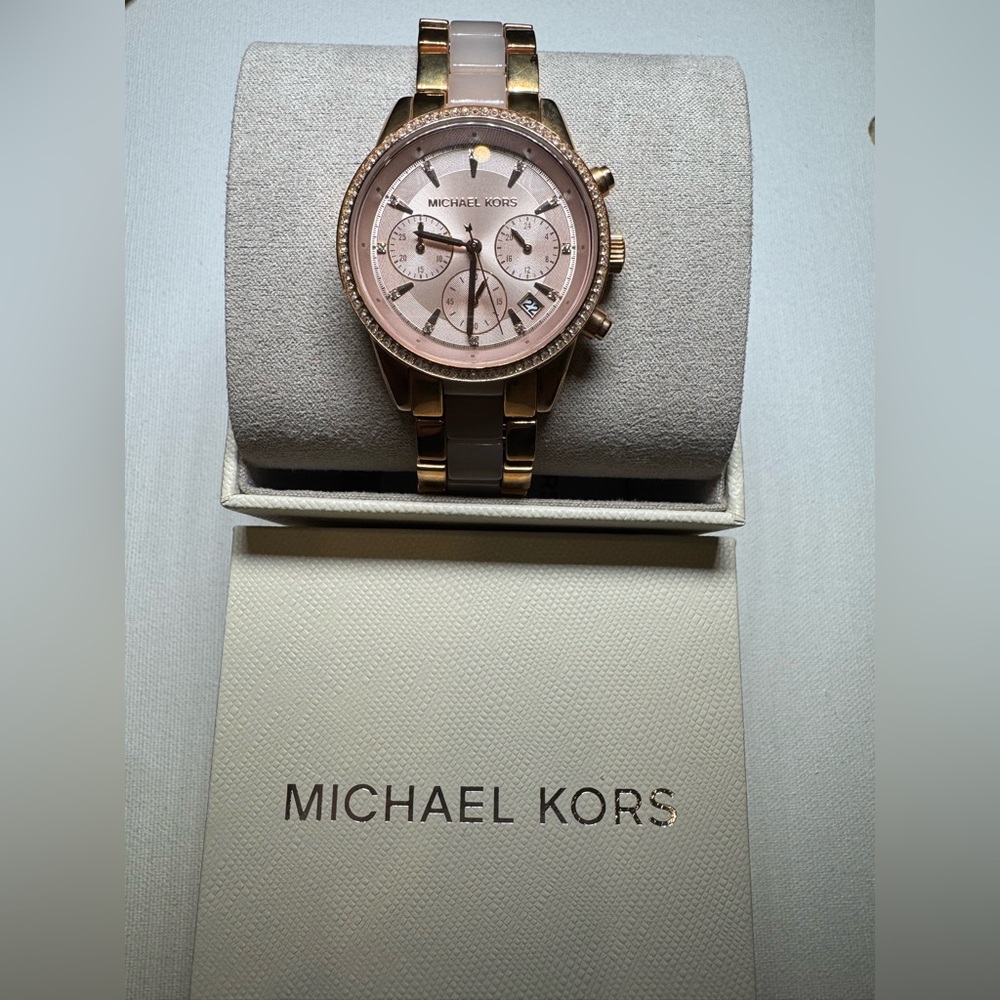 Michael Kors Pink and Gold Women's Watch - Picture 2 of 9
